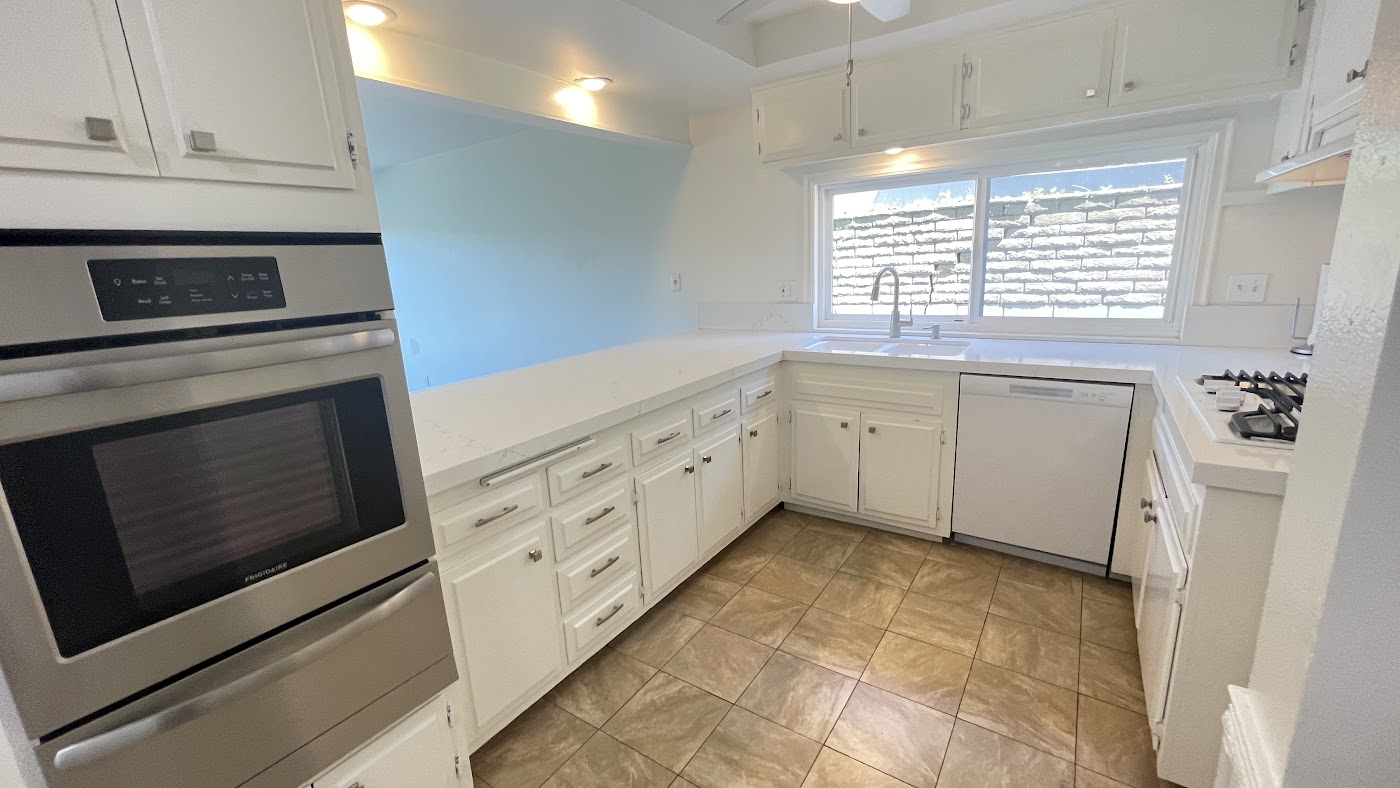 Before renovation: 525 E Avenida San Juan, San Clemente, CA, photo 27