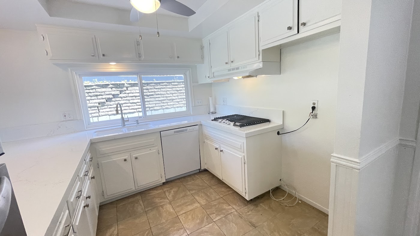 Before renovation: 525 E Avenida San Juan, San Clemente, CA, photo 28
