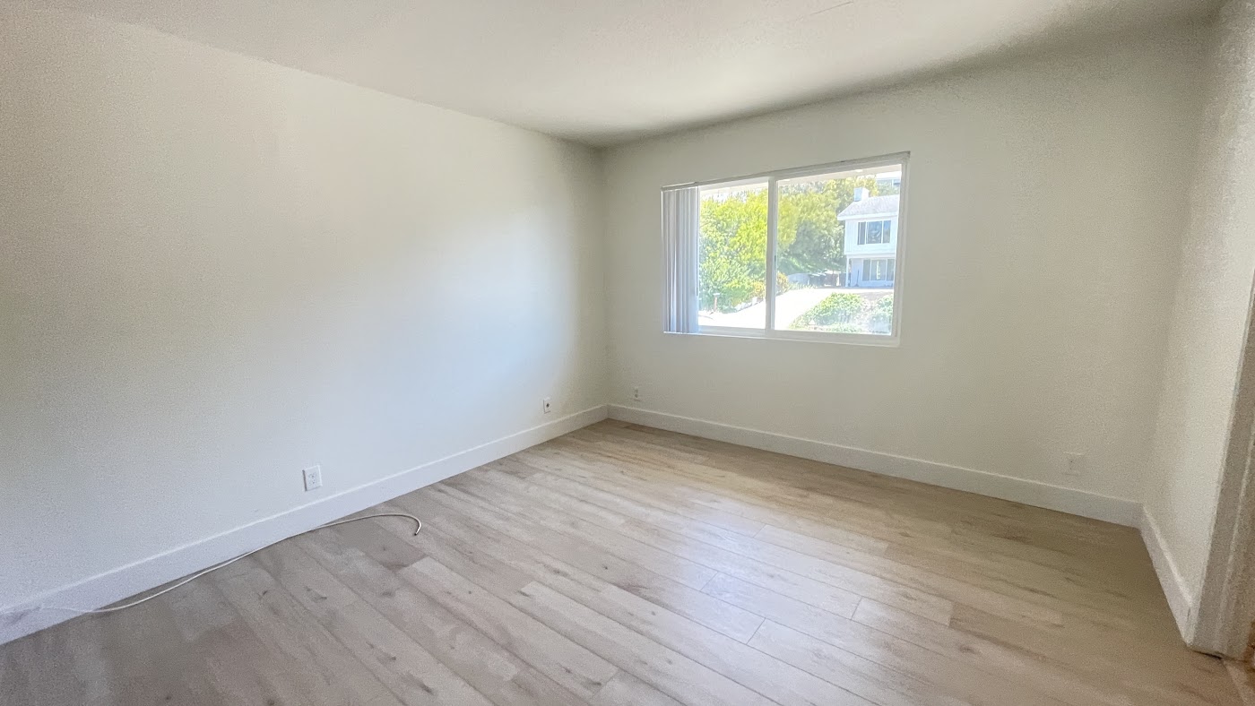 Before renovation: 525 E Avenida San Juan, San Clemente, CA, photo 34